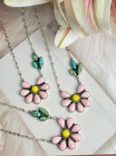 Days of Spring Collection Rosarita, Sonoran & Pink Conch Daisy Necklace